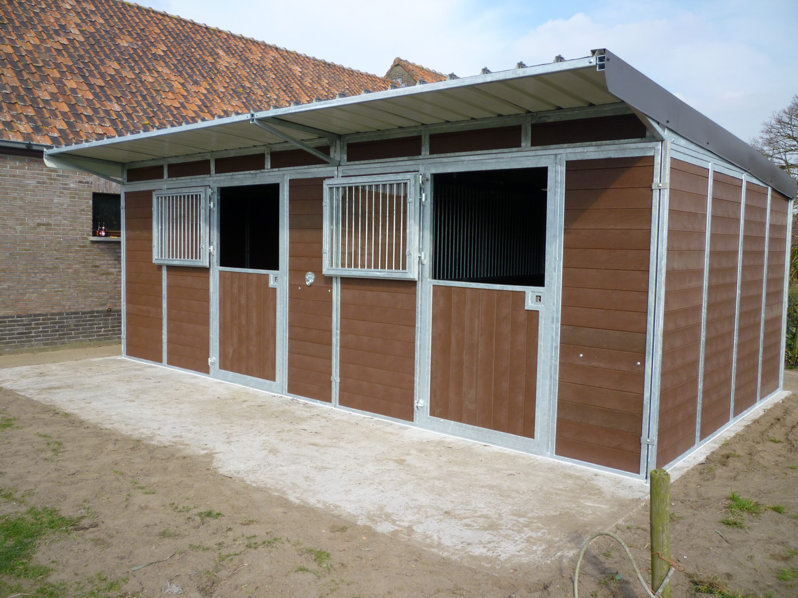 lessenaarsdak Quartz Brown Govaplast gegalvaniseerd scaled
